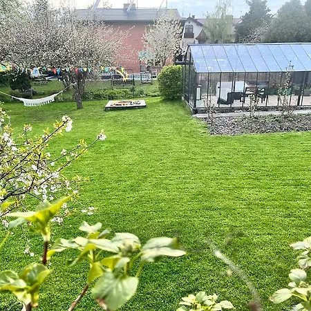 Cozy Family House With Garden And Greenhouse Casa vacanze *